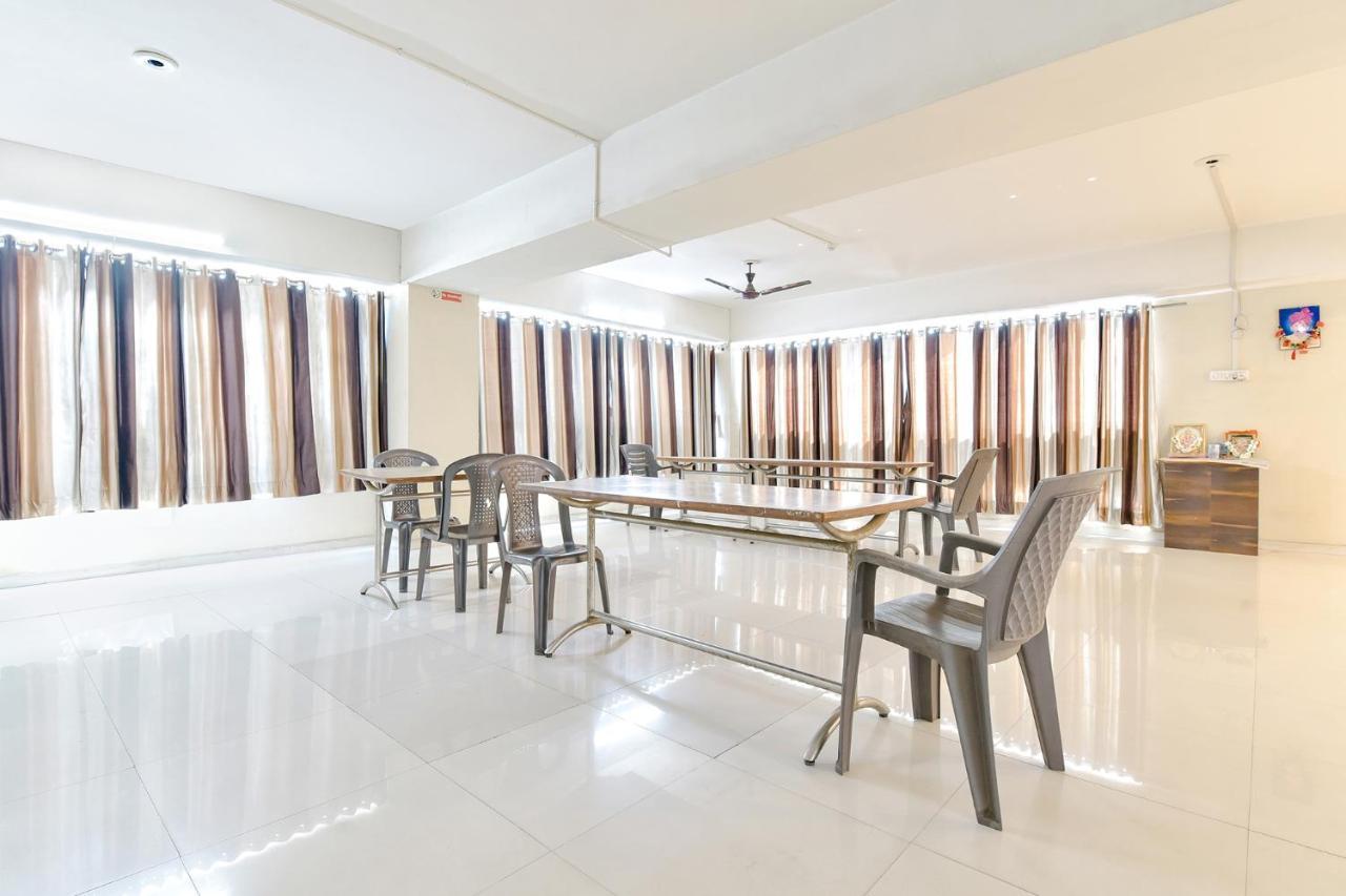 OYO 9805 Hotel Apollo Naroda Exterior foto