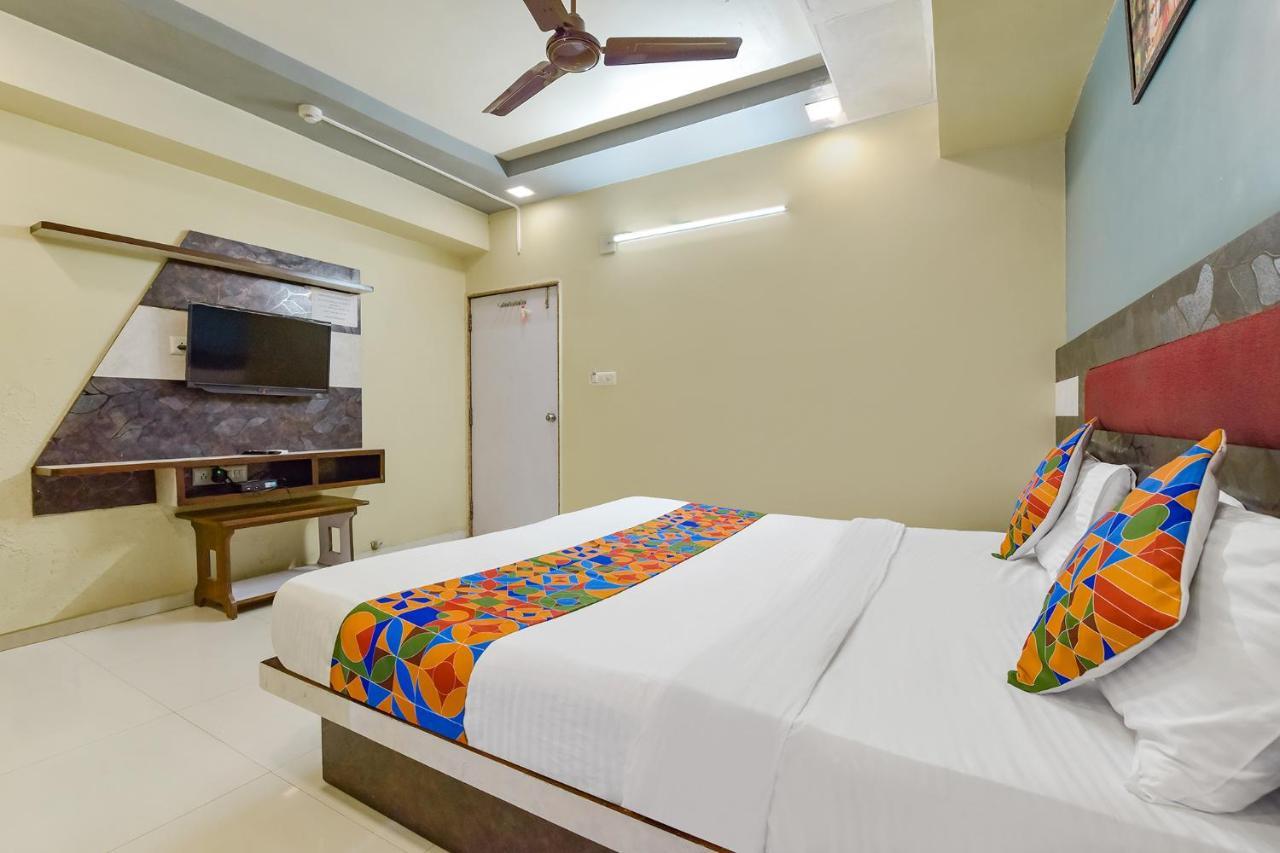 OYO 9805 Hotel Apollo Naroda Exterior foto