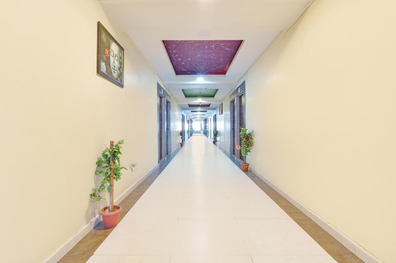 OYO 9805 Hotel Apollo Naroda Exterior foto