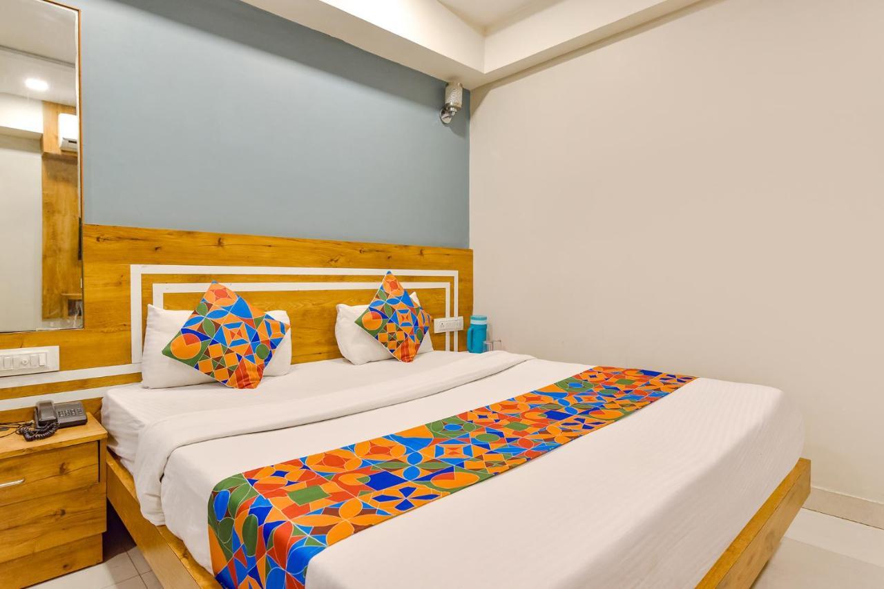 OYO 9805 Hotel Apollo Naroda Exterior foto