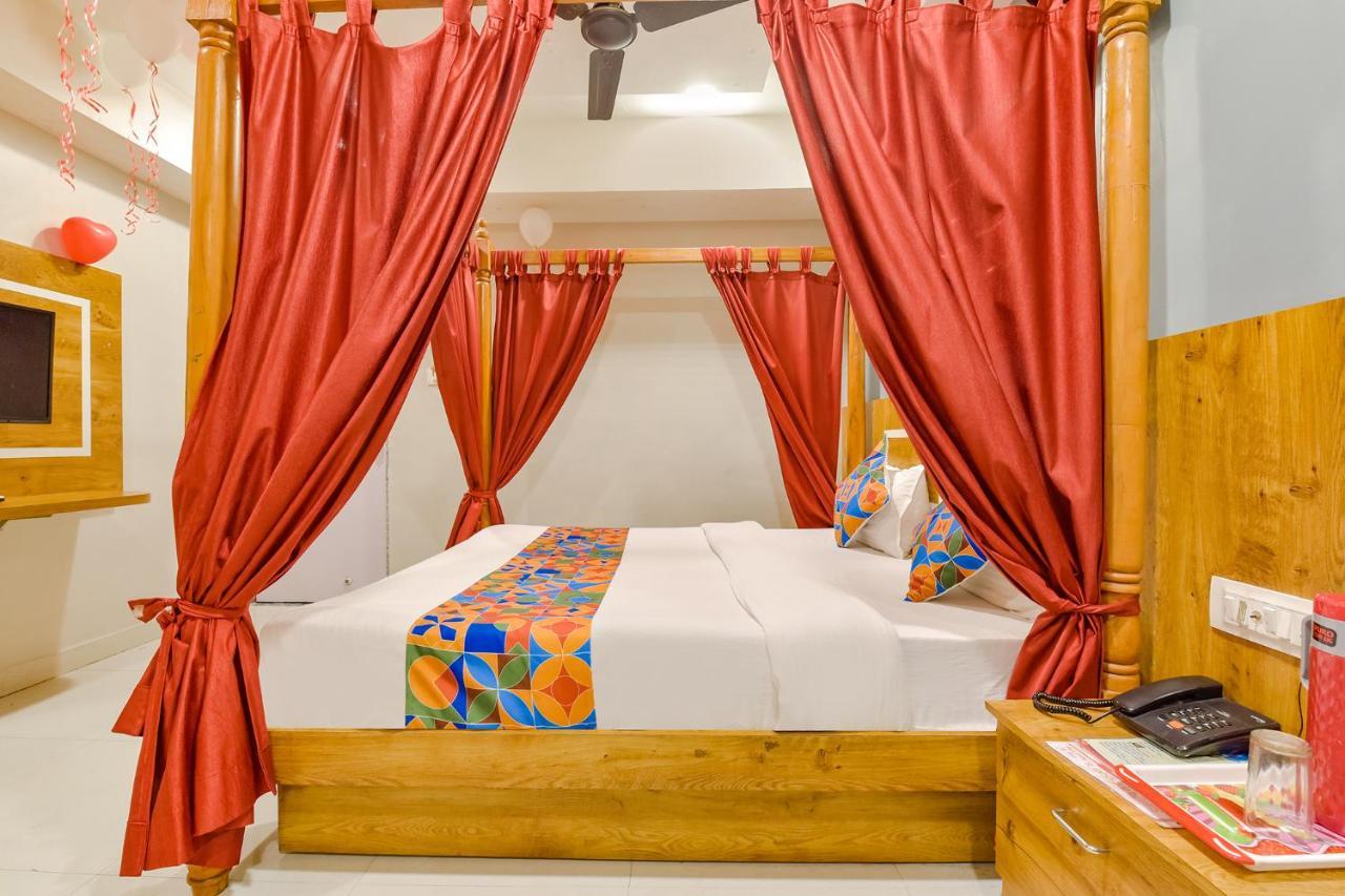 OYO 9805 Hotel Apollo Naroda Exterior foto