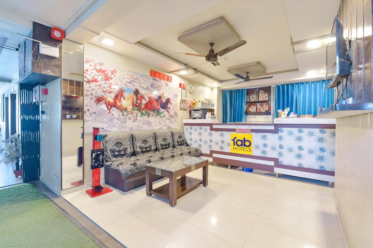 OYO 9805 Hotel Apollo Naroda Exterior foto