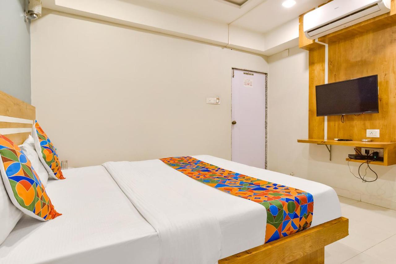 OYO 9805 Hotel Apollo Naroda Exterior foto